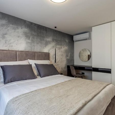 Apartman Izis Centar Pule Pula Eksteriør billede