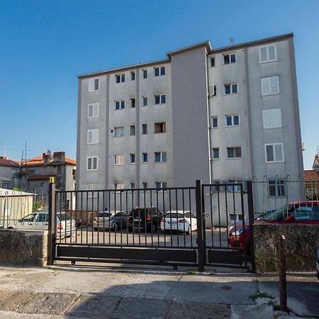 Apartman Izis Centar Pule Pula Eksteriør billede