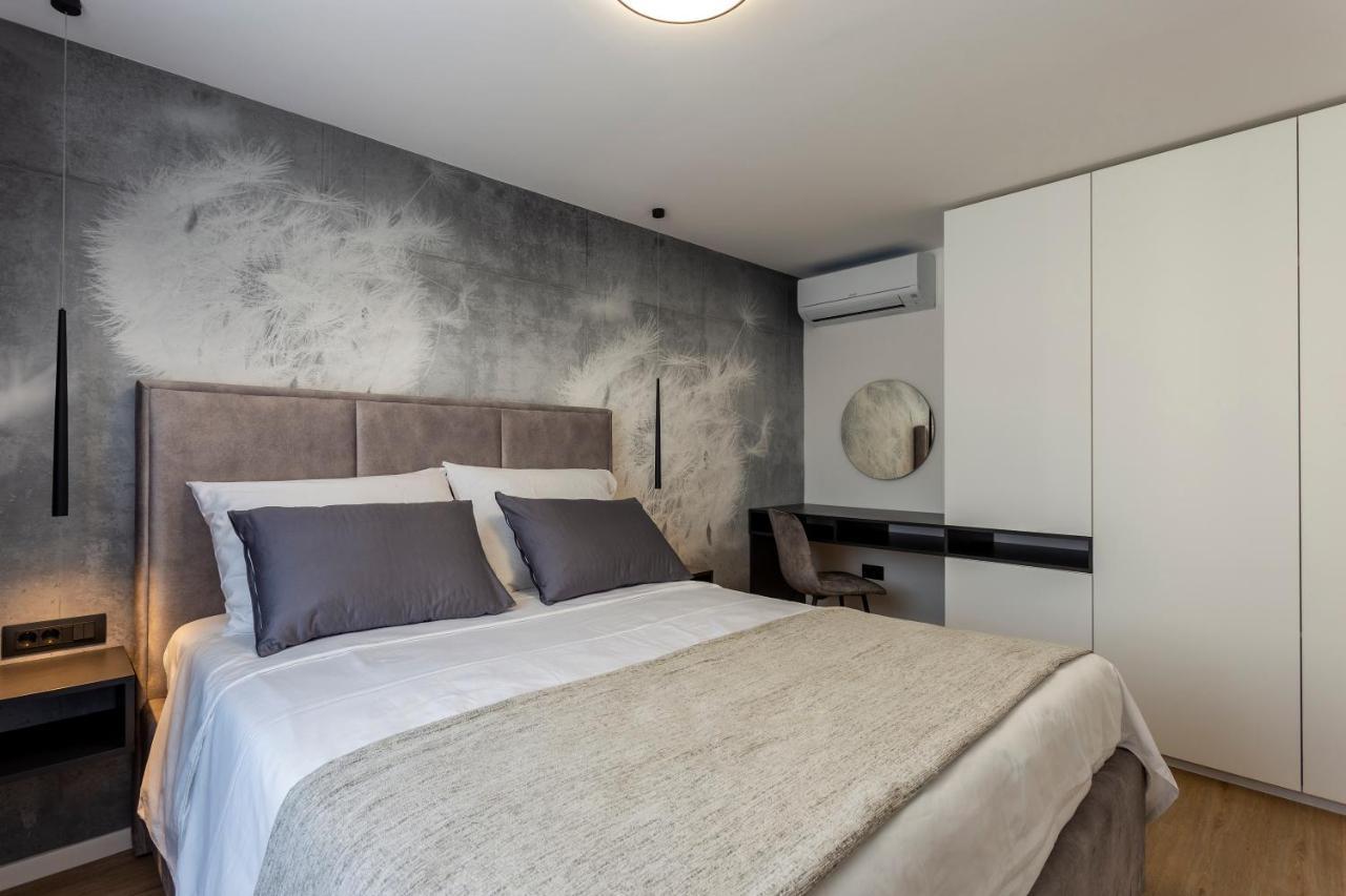 Apartman Izis Centar Pule Pula Eksteriør billede