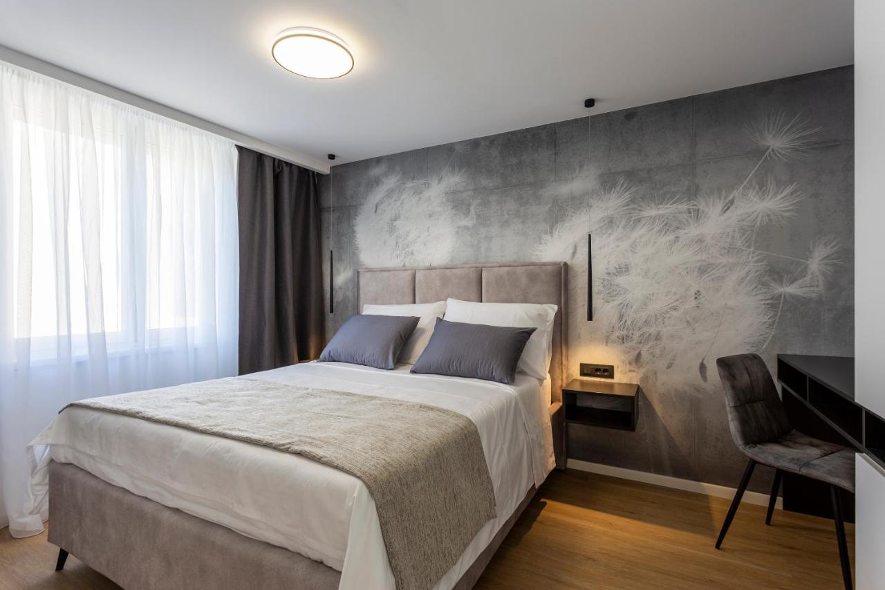 Apartman Izis Centar Pule Pula Eksteriør billede