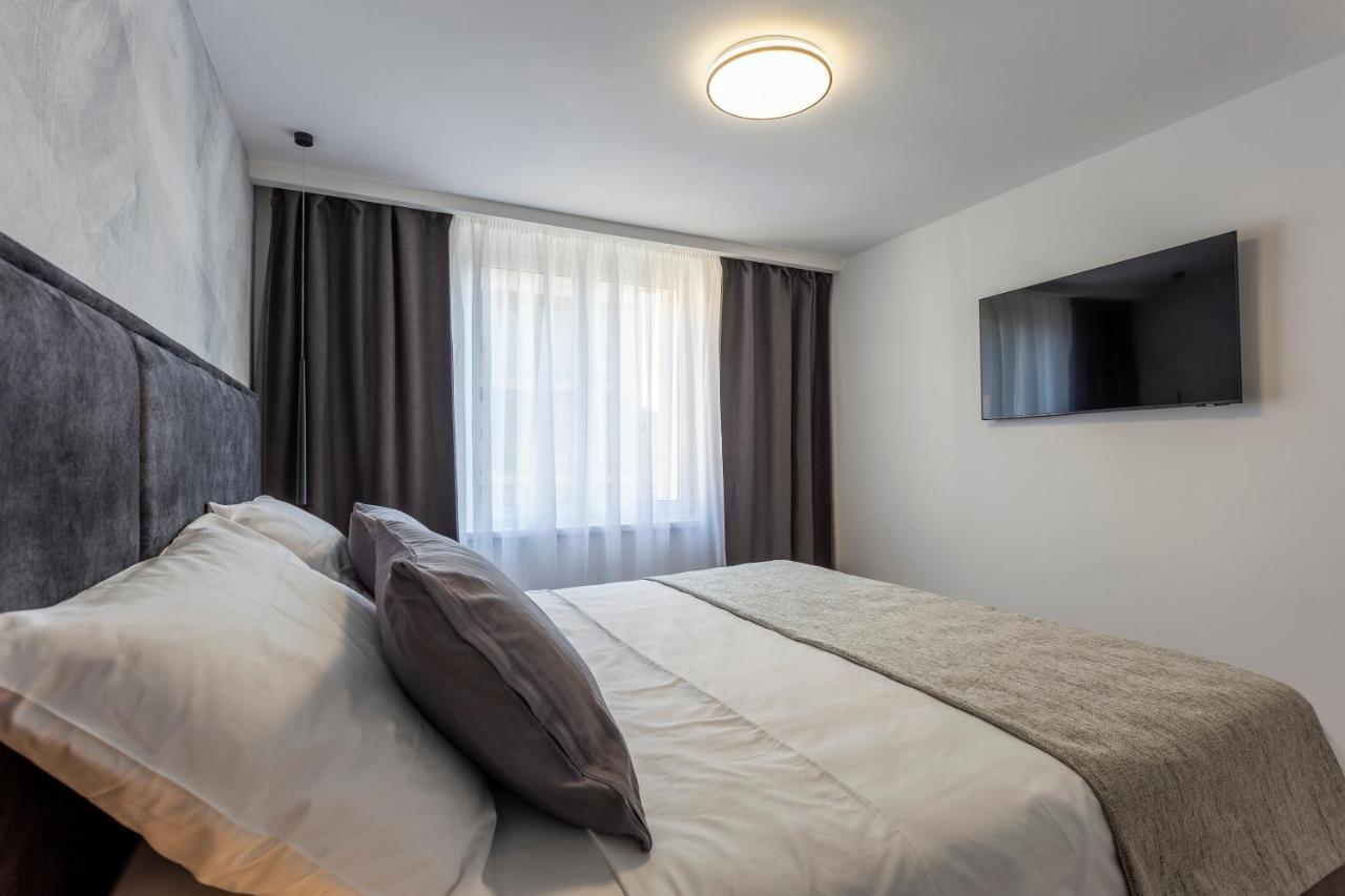 Apartman Izis Centar Pule Pula Eksteriør billede