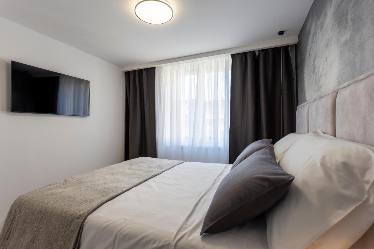 Apartman Izis Centar Pule Pula Eksteriør billede