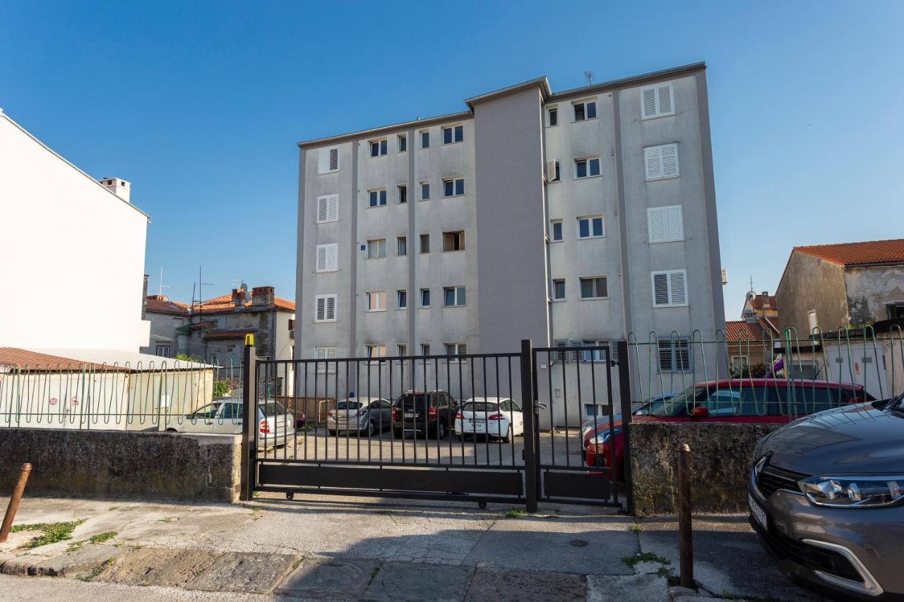 Apartman Izis Centar Pule Pula Eksteriør billede