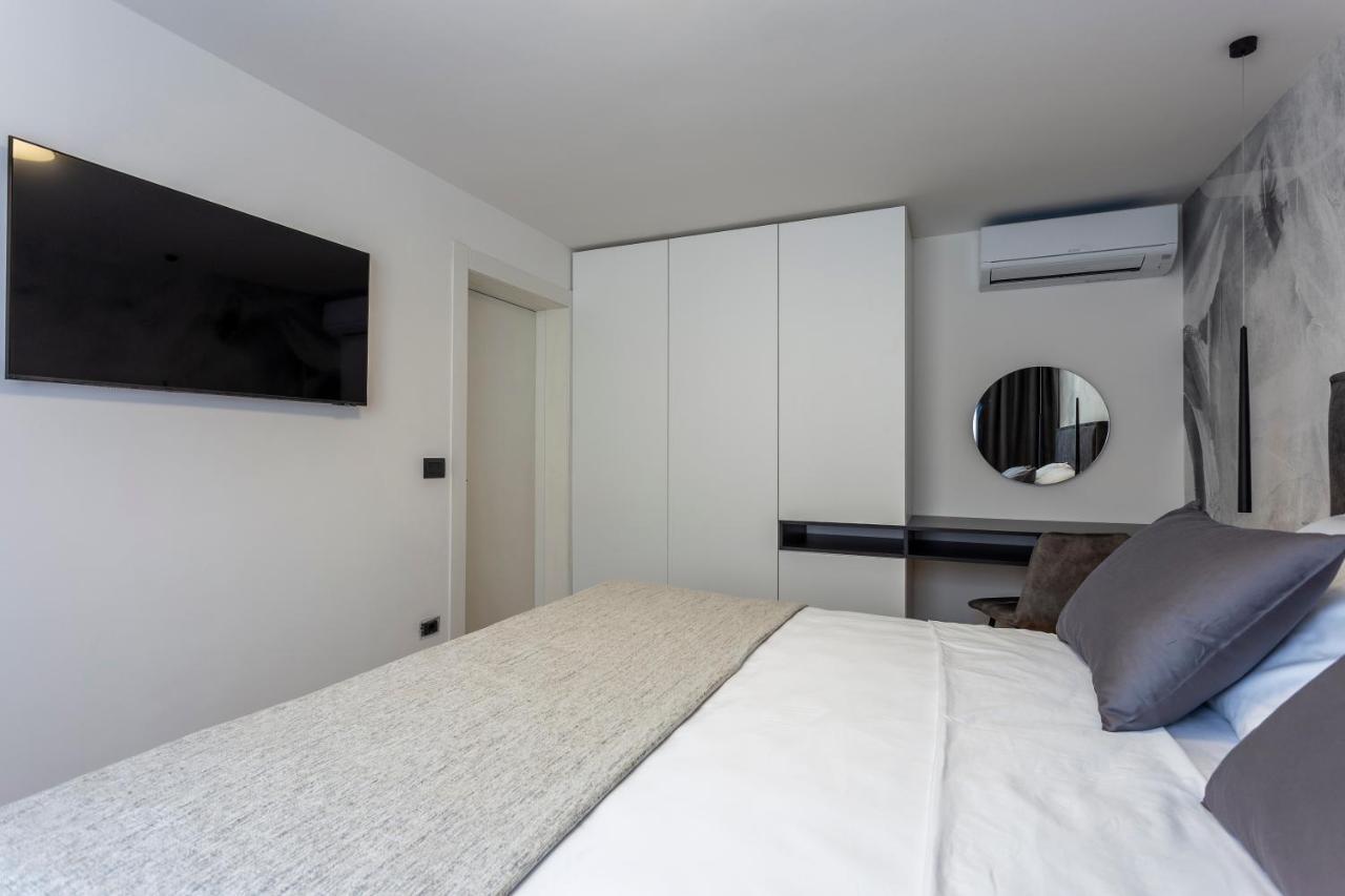 Apartman Izis Centar Pule Pula Eksteriør billede